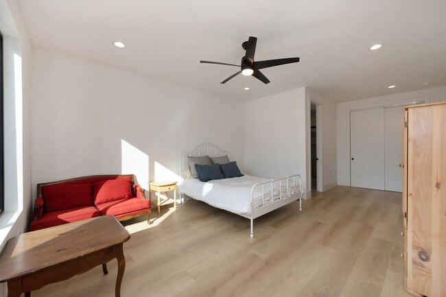 Building Photo - Waterfront 4 bed 4 bath 3,887 sq. ft.