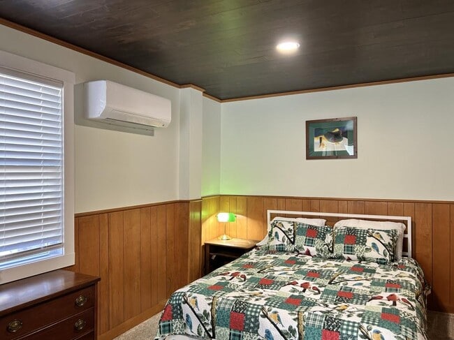 Building Photo - 337 ME-133