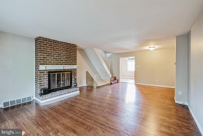 Building Photo - 127 Sutcliffe Ln
