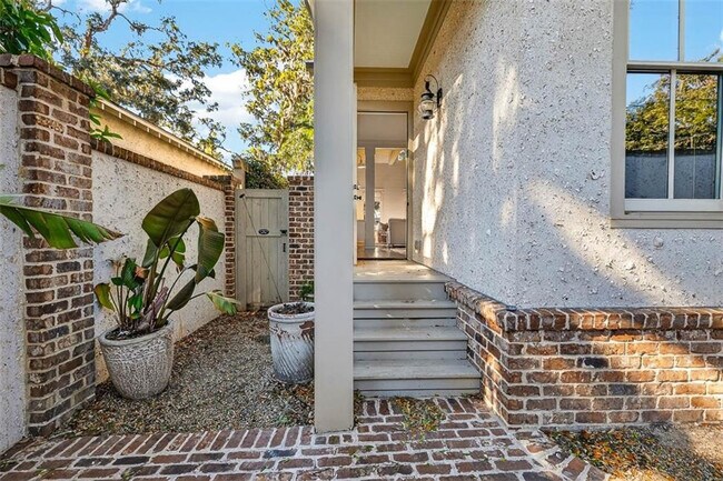 Building Photo - 1030 Village Oaks Ln