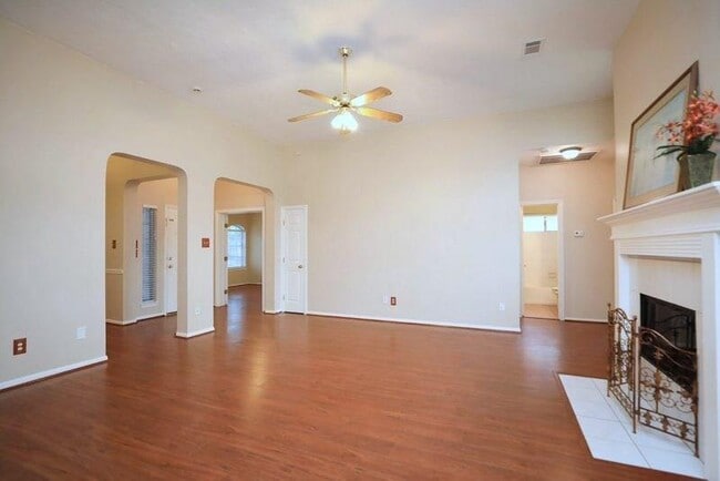 Building Photo - 834 Featherbrook Ct