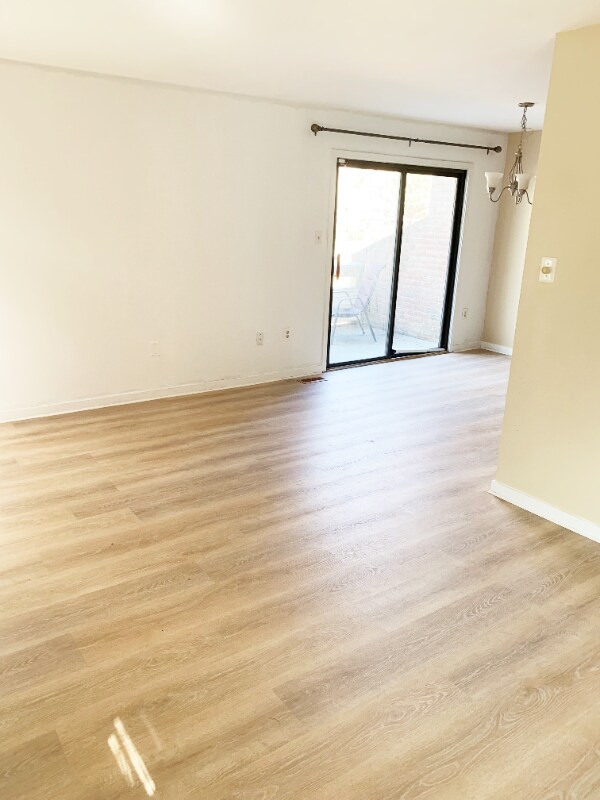 Building Photo - 9745 Lake Shore Dr