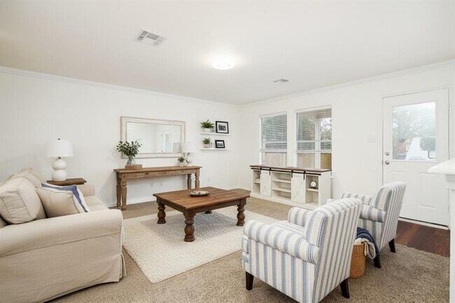 Building Photo - 140 Opal Lake Dr