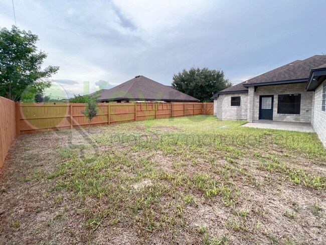 Building Photo - Beautiful 3b /2 bath home in McAllen
