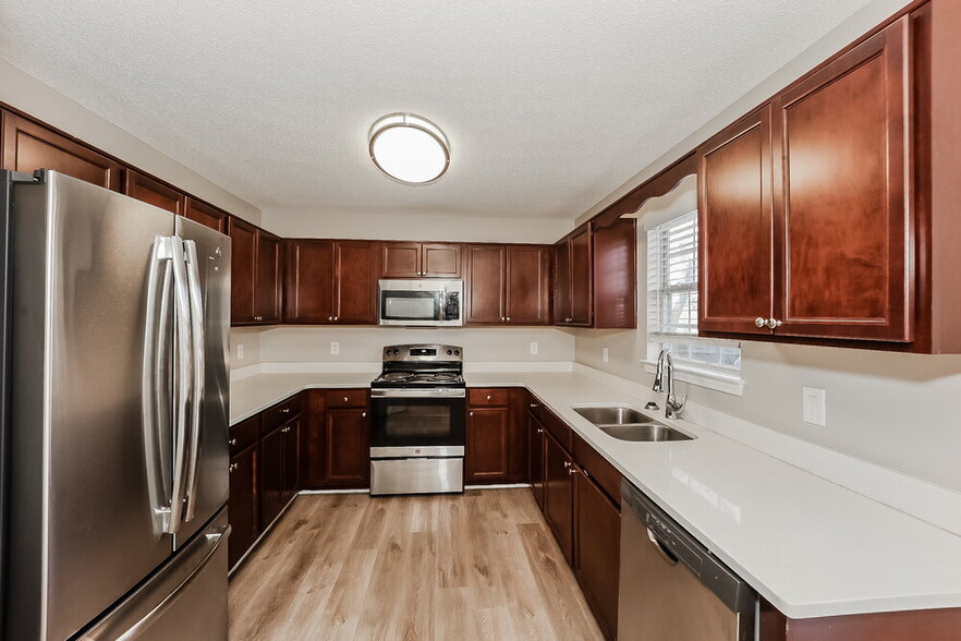 Building Photo - 15 Cityview Dr