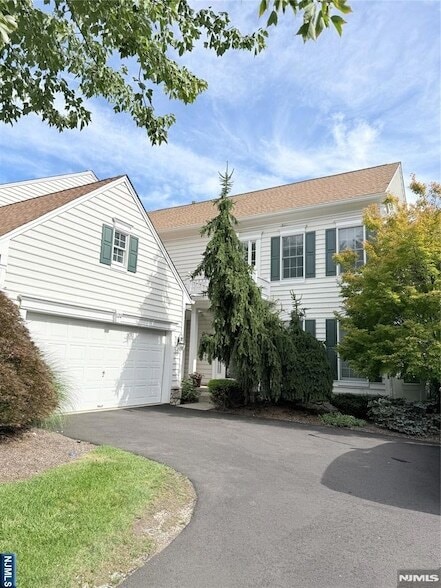 Building Photo - 120 White Pine Ct