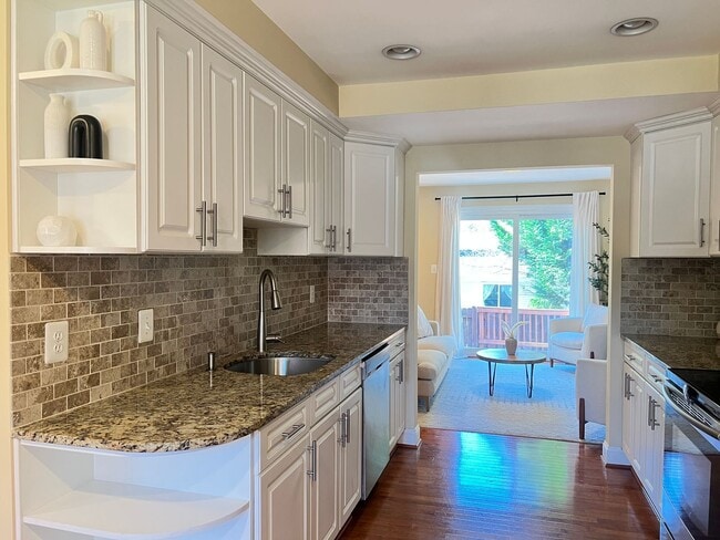 Building Photo - Come Home To This Updated And Convenient 3 Bed 3.5 Bath Townhome In Derwood! Now Available!