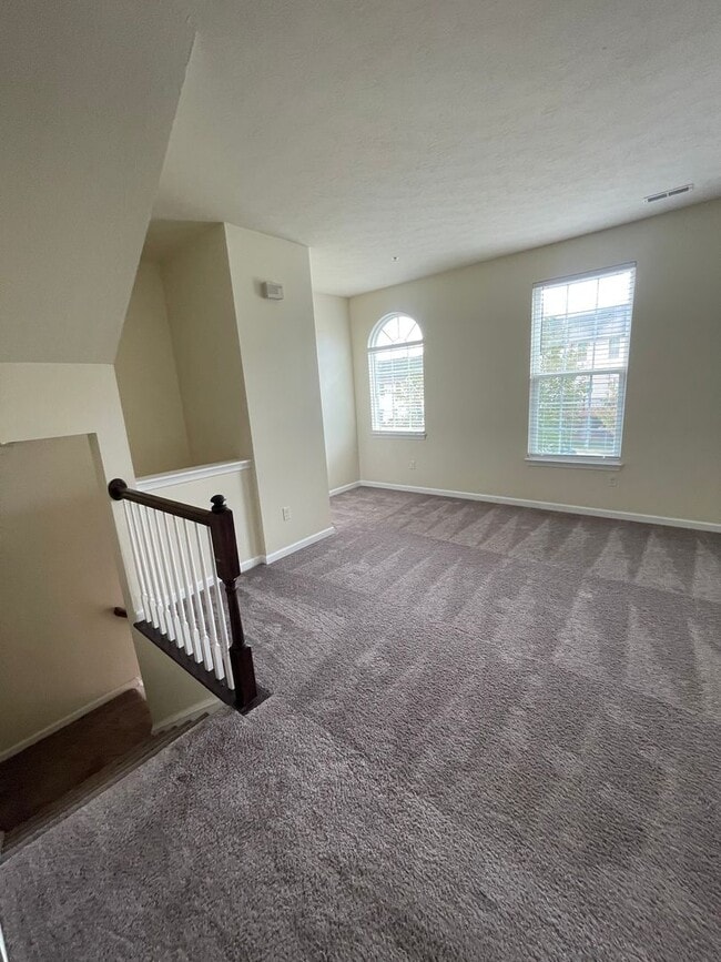 Building Photo - Gorgeous 3 BD/ 2.5 BA Townhouse Available ...