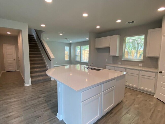 Building Photo - 2216 Limestone Lake Dr