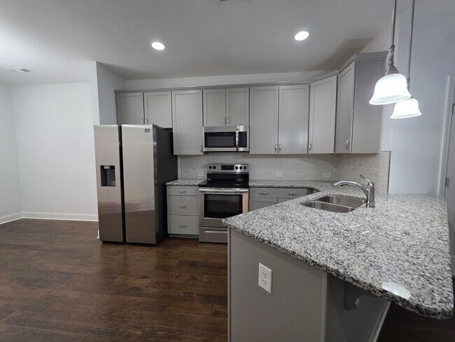 Building Photo - 3-Bedroom Townhome with Bonus Room & Resort-Style Amenities -No Pets