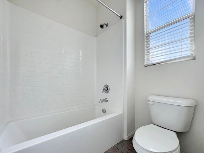 Building Photo - Beautiful 3B/2.5BA Townhome in 4S Ranch!