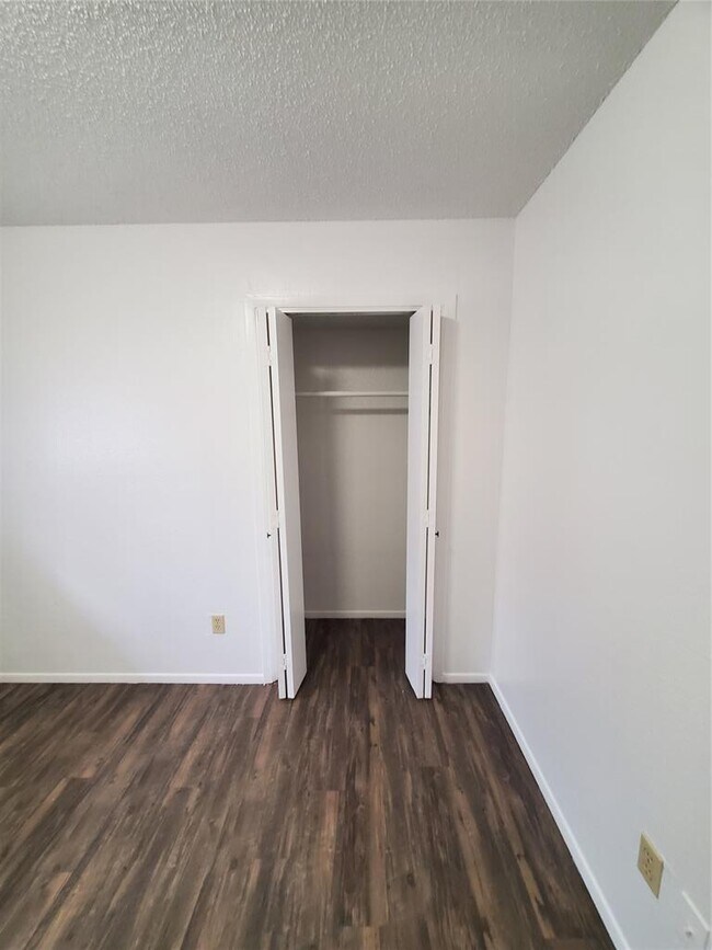 Building Photo - 907 Fairway Green Cove