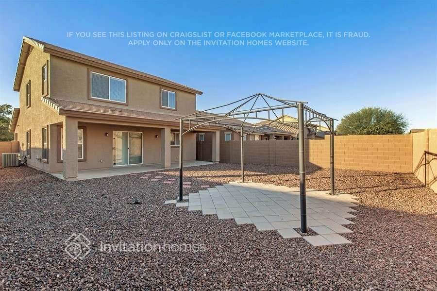 Building Photo - 41298 W Little Dr