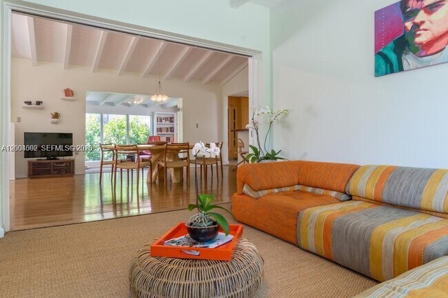 Building Photo - 1123 Bay Dr