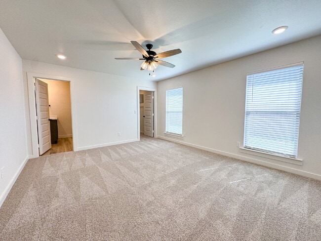 Building Photo - Brand-New 3-Bed in Escondido Crossing!