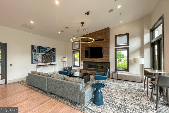 Building Photo - 16560 Crabbs Branch Way