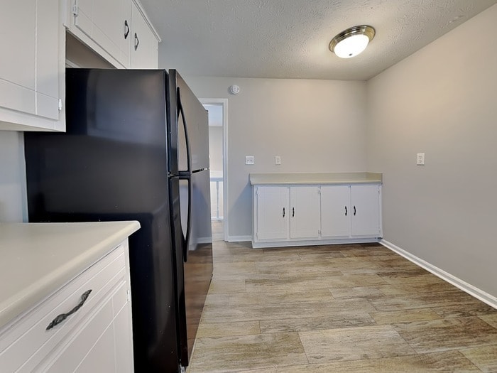 Building Photo - 2252-2257 7 Oaks Cir