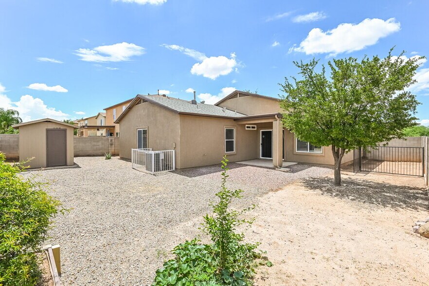 Building Photo - 6871 S Martlet Dr
