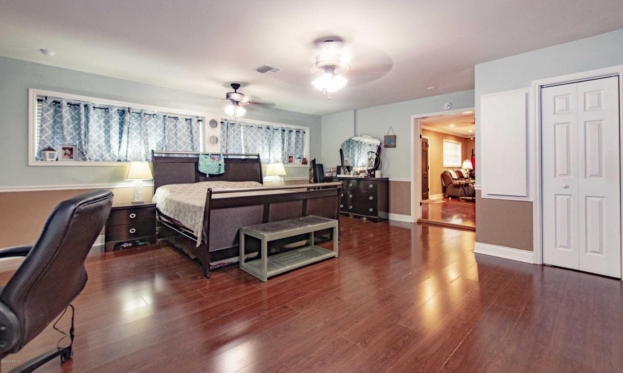 Master bedroom - 210 N William Dr