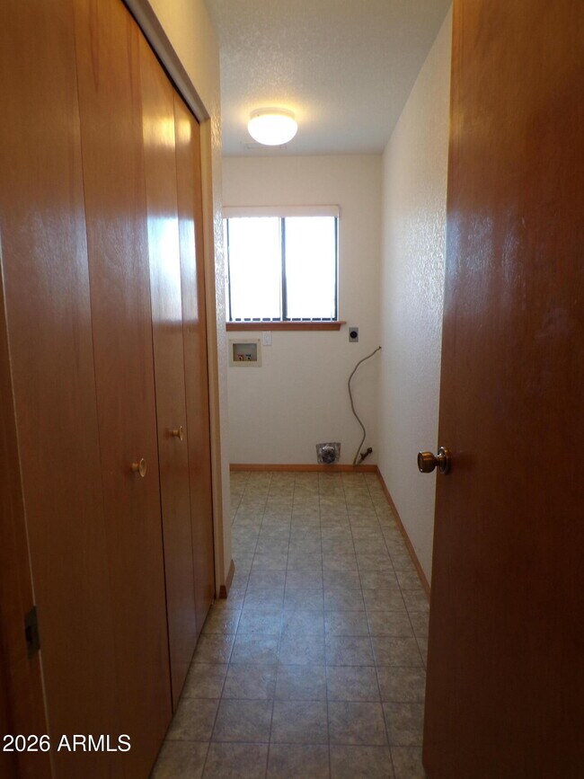 Building Photo - 10800 Sundance Ln