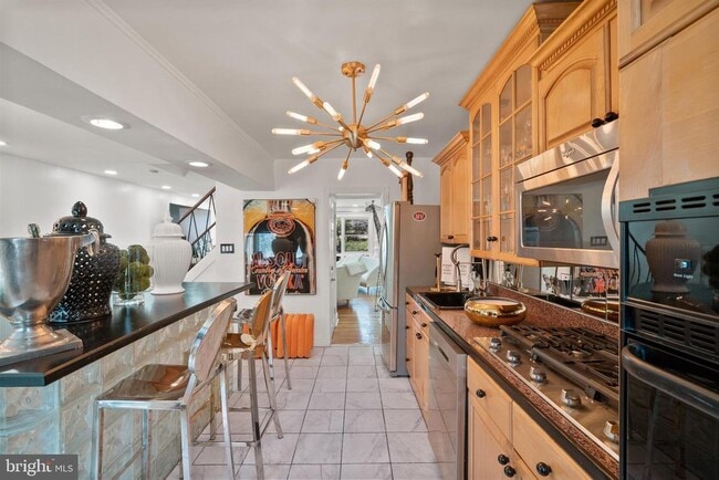 Building Photo - 2737 E Country Club Rd