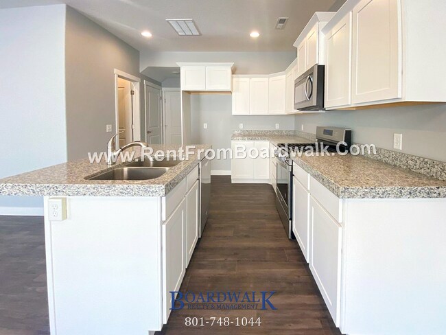 Building Photo - Single Family Home In Beautiful Community!