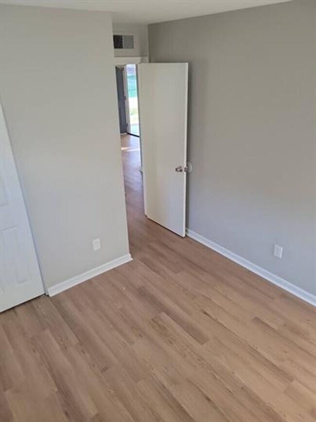 Building Photo - 4808 Saddlebrook Ln