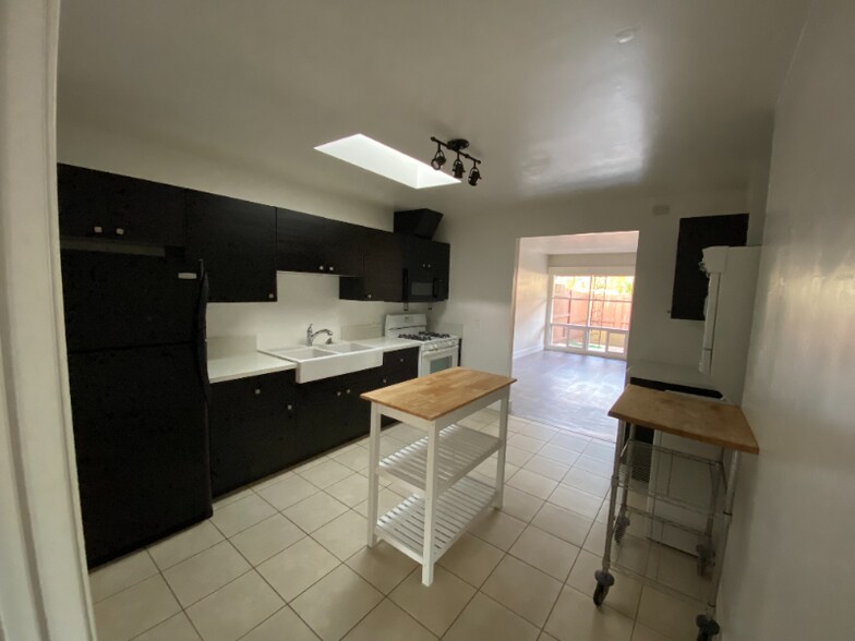 Building Photo - 3320-3322 Clairemont Dr