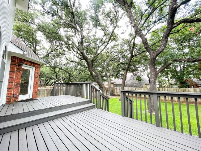 Building Photo - Beautiful 4 Bedroom 2.5 Bathroom Home in L...