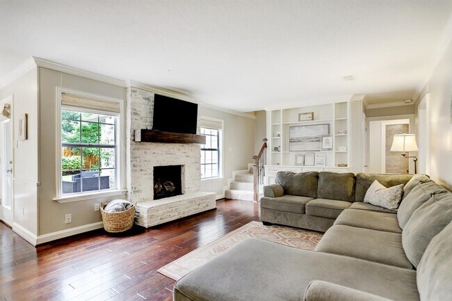 Building Photo - 12731 Trail Hollow Dr