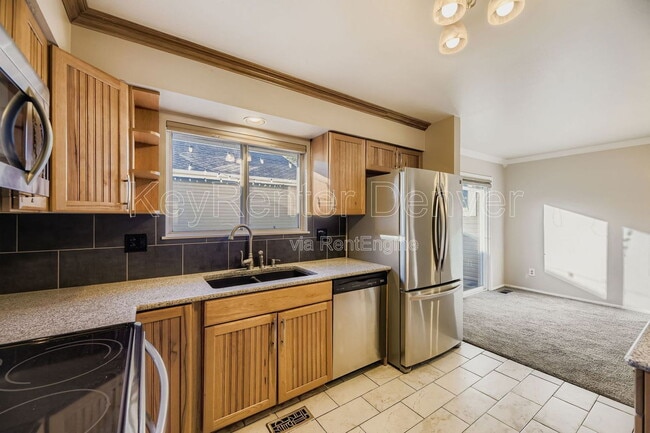 Building Photo - 6930 E Briarwood Dr