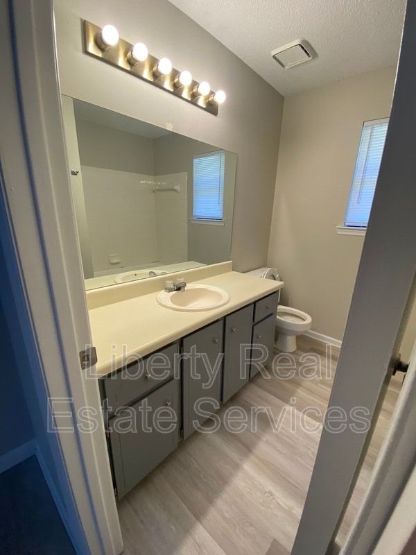 Building Photo - 105 Maid Marian Ct