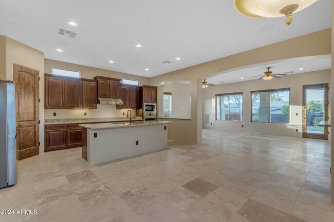 Building Photo - 2322 E Samantha Way