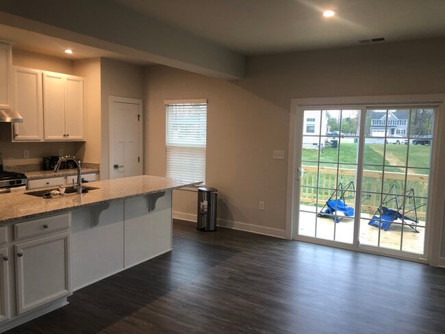 Building Photo - 2198 Craven Ln