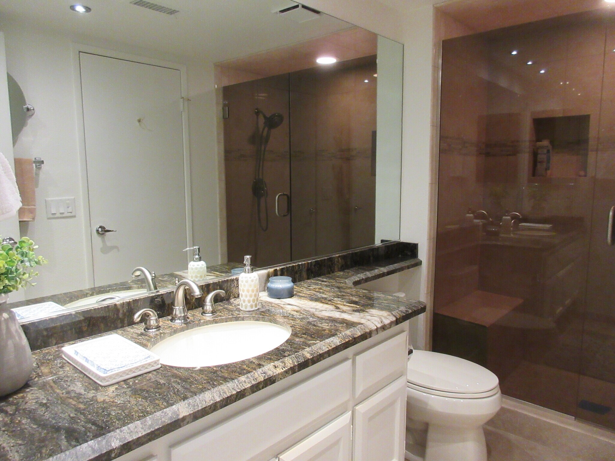 Building Photo - 100 Brandigo Cir