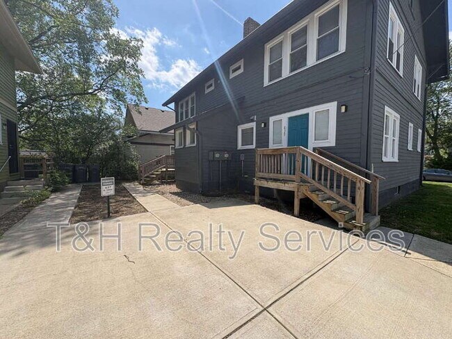 Building Photo - 639 N Gray St