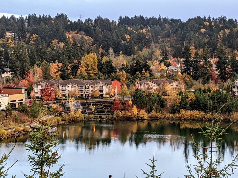 Beautiful fall colors at Progress RIdge - 15458 SW Mallard Dr