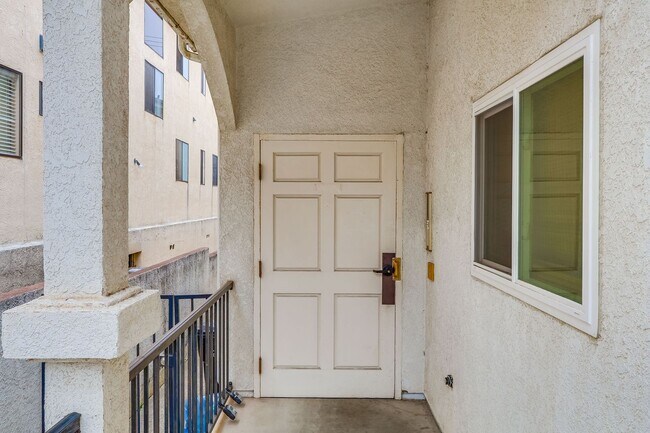 Building Photo - 926 S Leland St