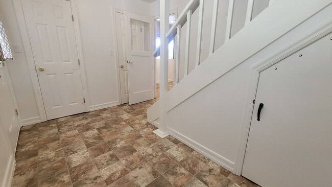 Building Photo - Charming 3-Bedroom 2-Bath with Mountain Vi...