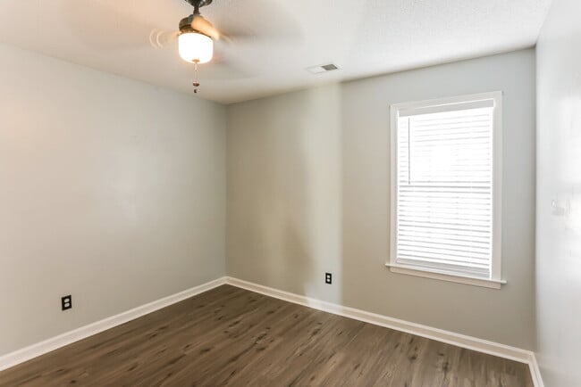 Building Photo - 8036 New Castle Cove