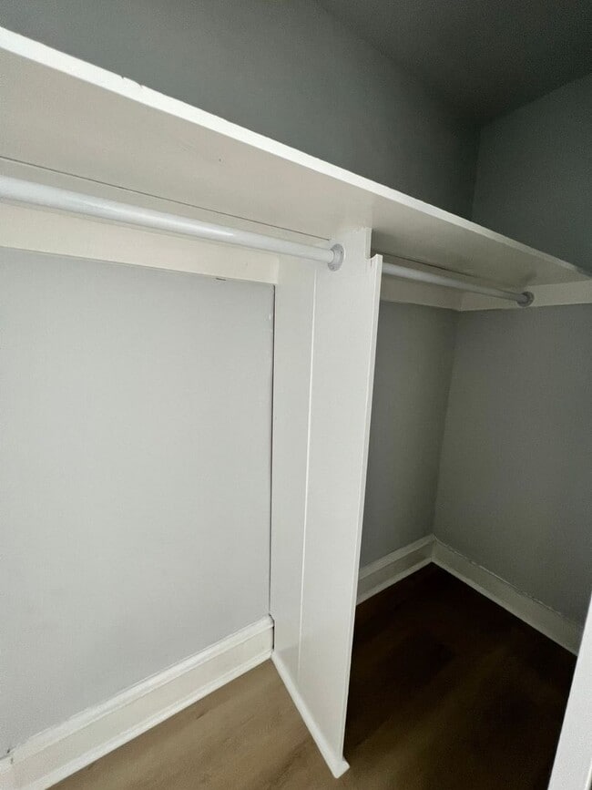 Building Photo - Beautiful & spacious 3b/1.5b home