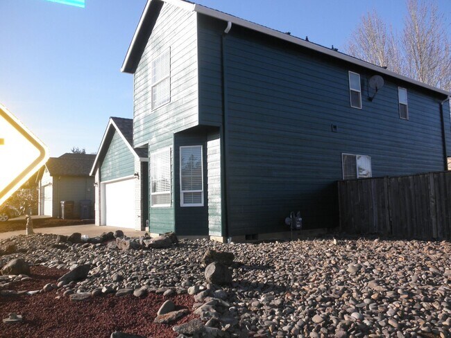 Building Photo - Extra features