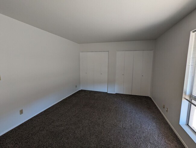 Building Photo - EXCEPTIONAL AREA/NEIGHBORHOOD-4 Bedrooms~S...