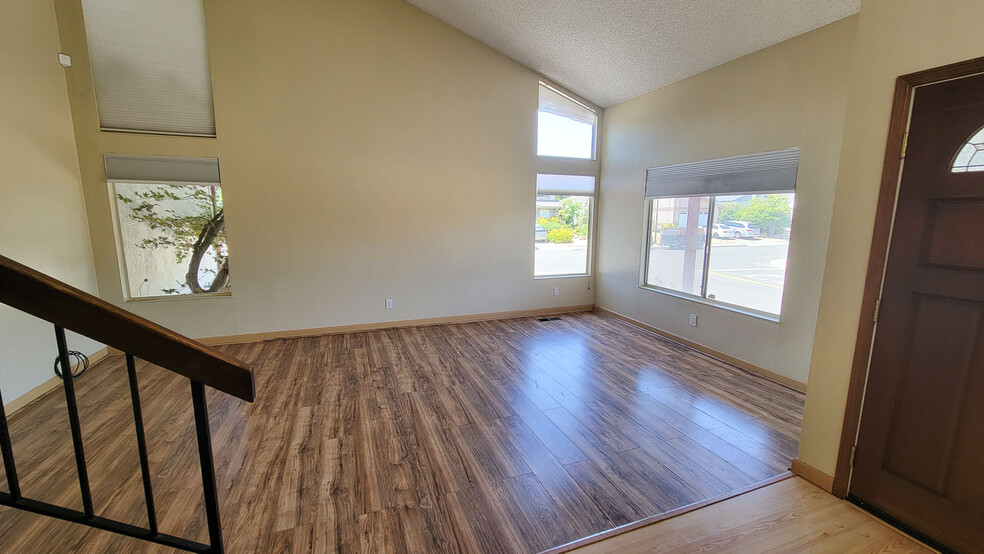 Livingroom - 203 Oriole Ct