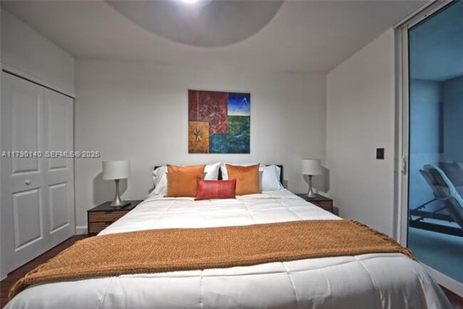 Building Photo - 170 SE 14th St