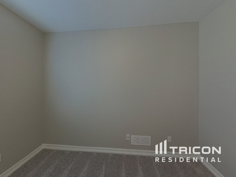 Building Photo - 6697 Cottonwood Tree Dr