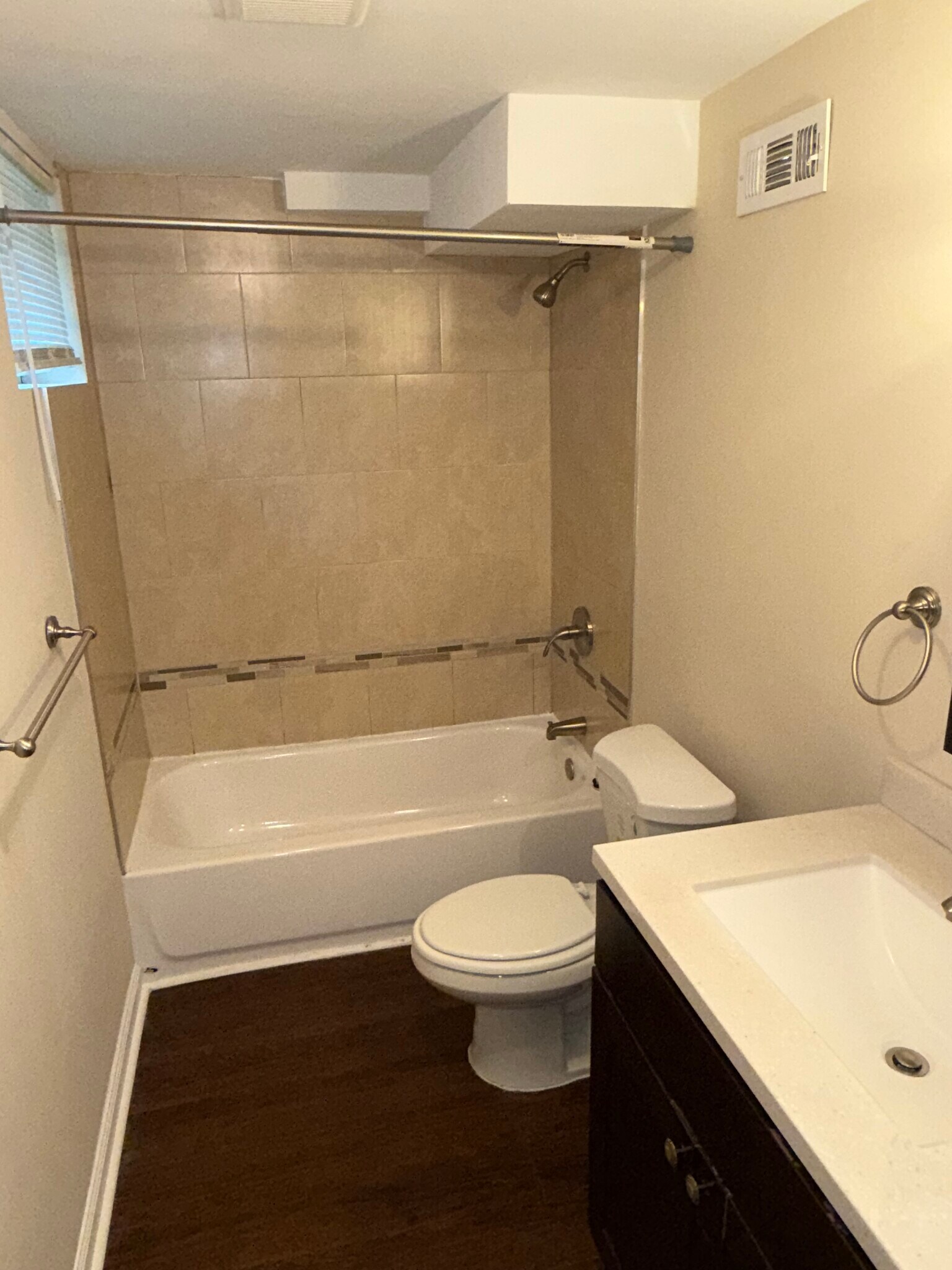 Building Photo - 3802 Thornwood Rd