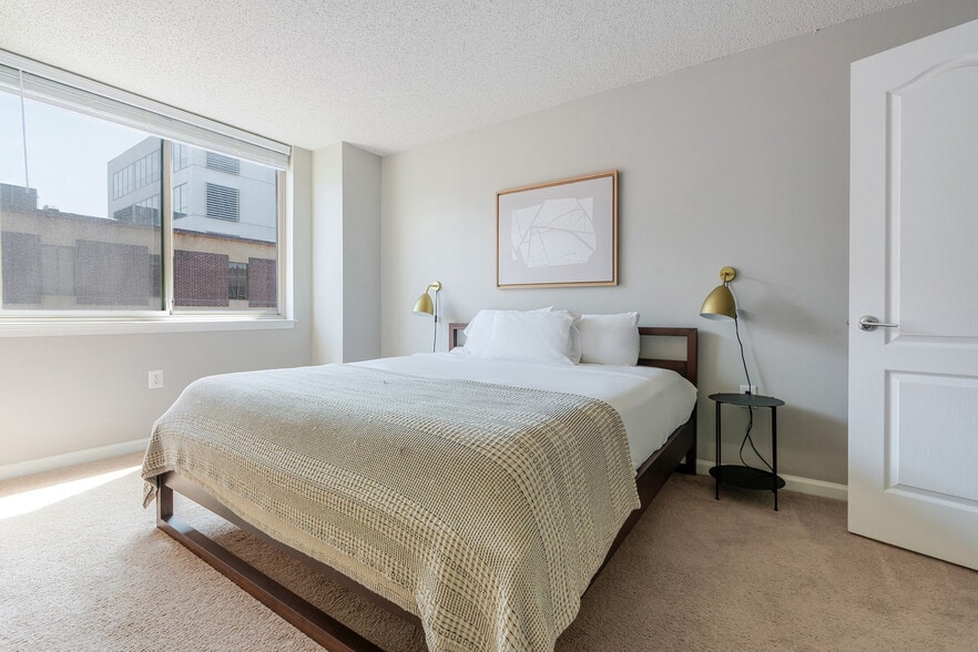 Building Photo - 2140 L St NW