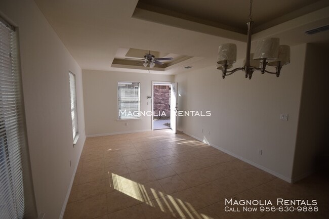 Building Photo - Tulipan Villas Apartments