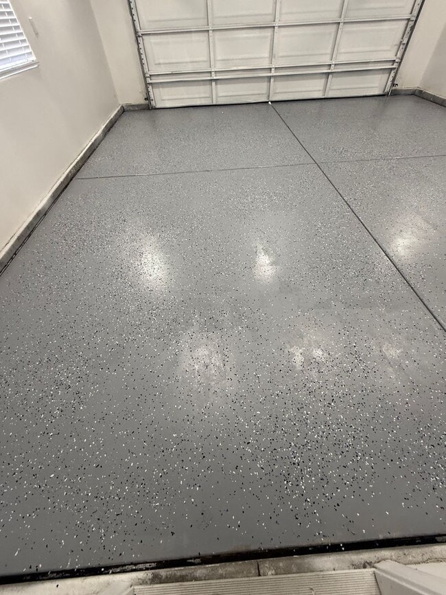 Building Photo - 3 Bedroom 2 Bathroom Home!